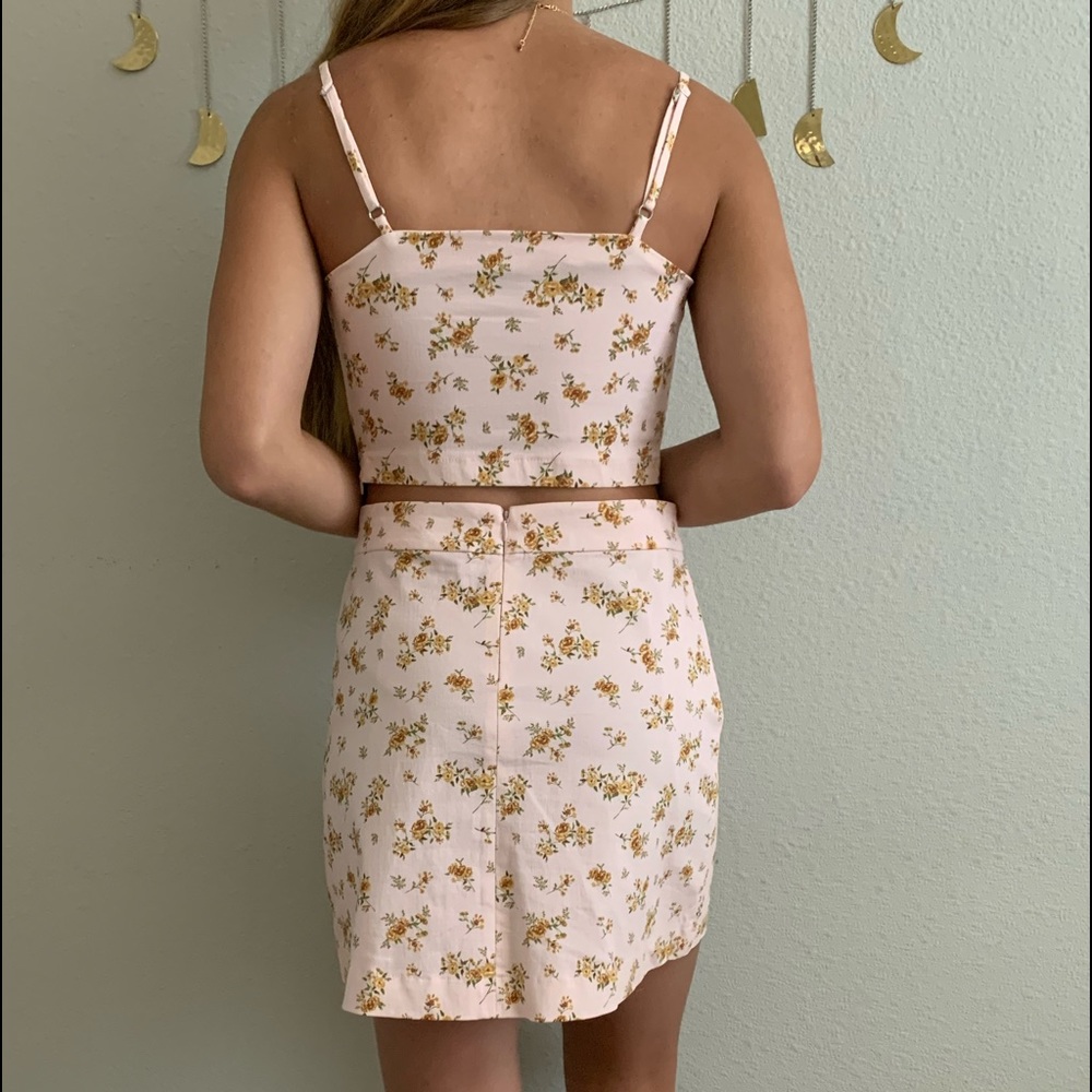 Two piece set - Picture 2 of 3
